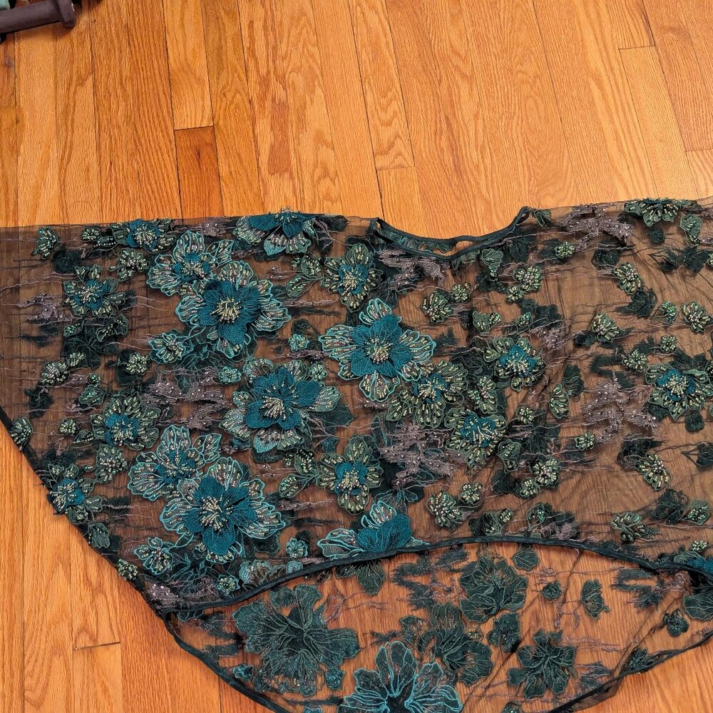 byVINNIK emerald green floral embroidered Hi-Lo dolman top